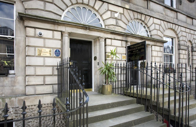 Exterior view of Ballantrae Albany Hotel.