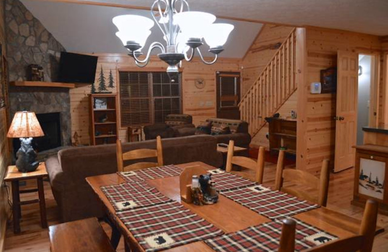 Cabin dining table at Mountain Getaway Cabin Rentals.