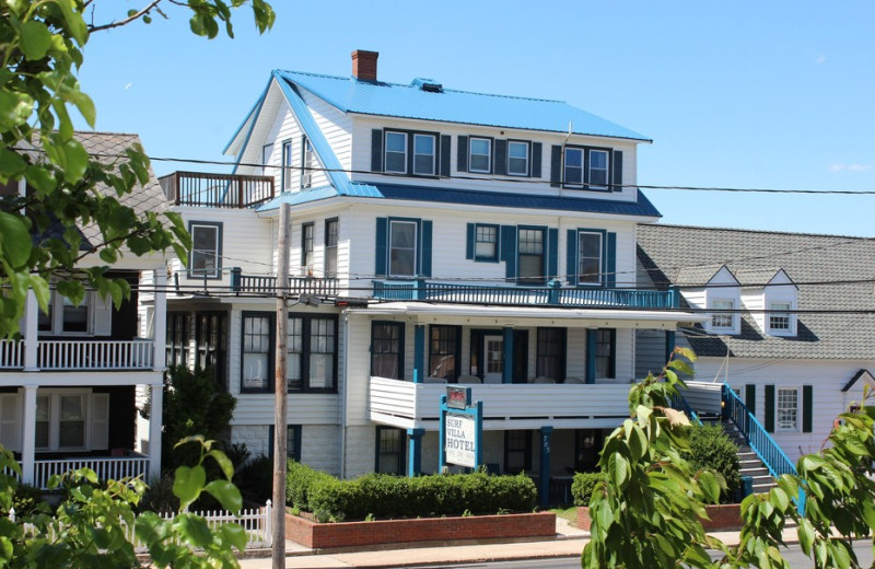 Exterior view of Surf Villa Hotel.