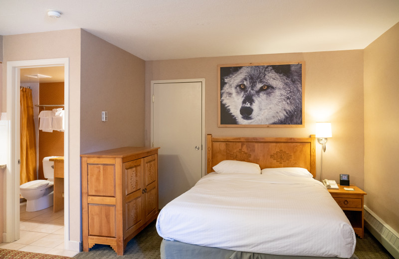 Guest bedroom at Banff Rocky Mountain Resort.