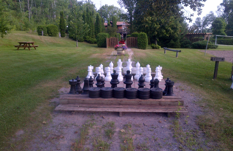 Yard games at Highland View Resort.