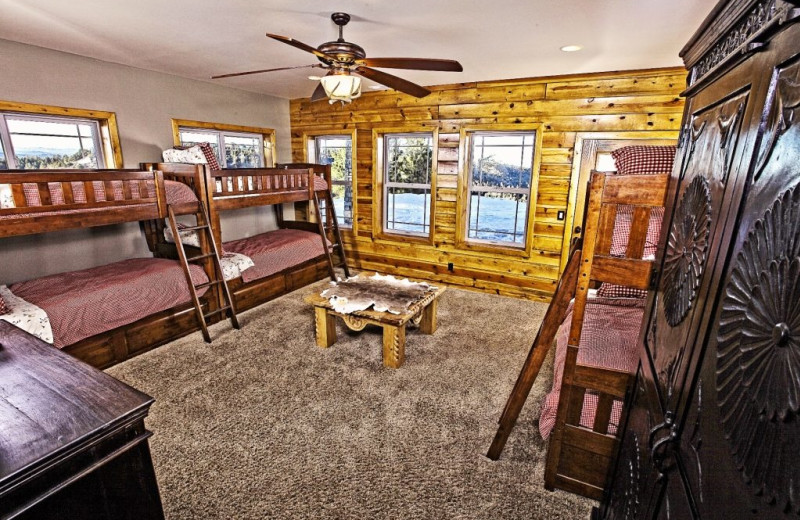 Bunk beds at Bryce Canyon Estate.