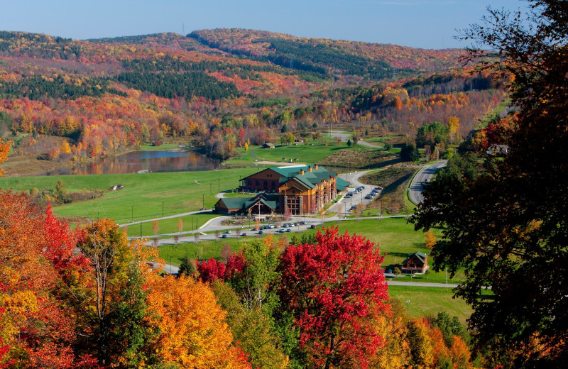 Exterior view of Hope Lake Lodge & Indoor Waterpark.