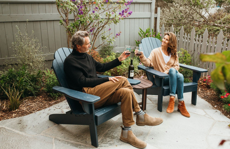 Couple on patio at Sea Otter Inn.