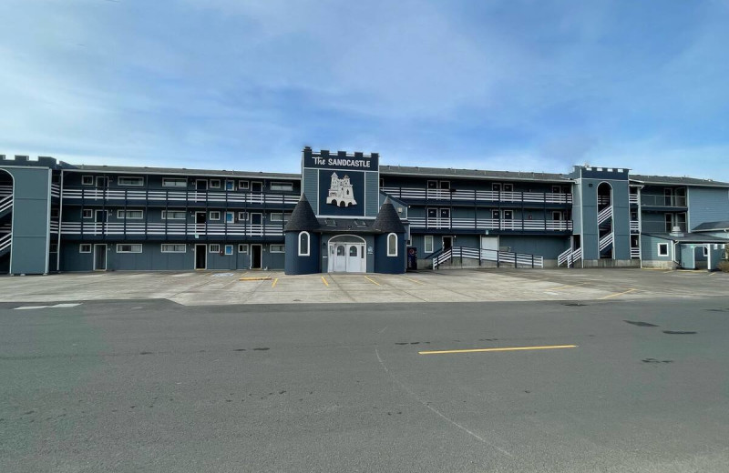 Exterior view of Sandcastle Beachfront Motel.