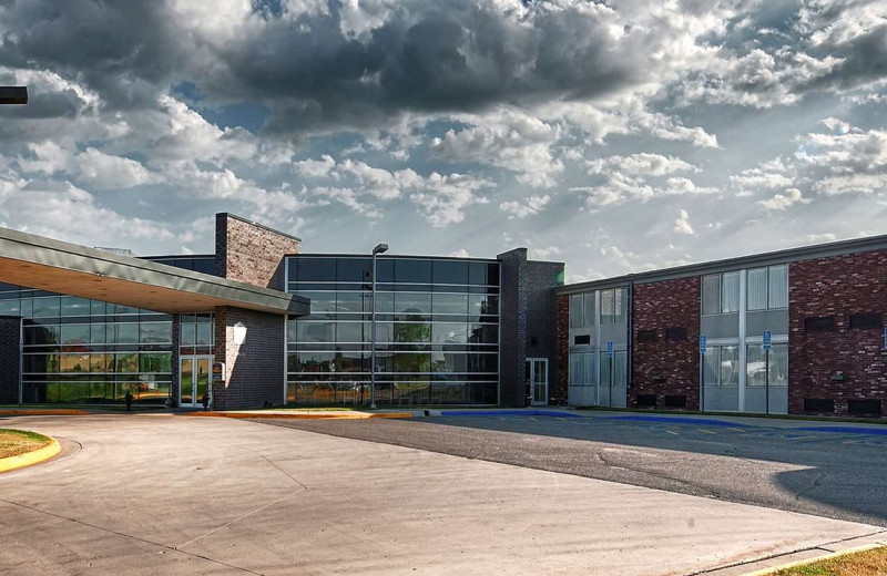 Exterior view of Country Inn & Suites - Fergus Falls.