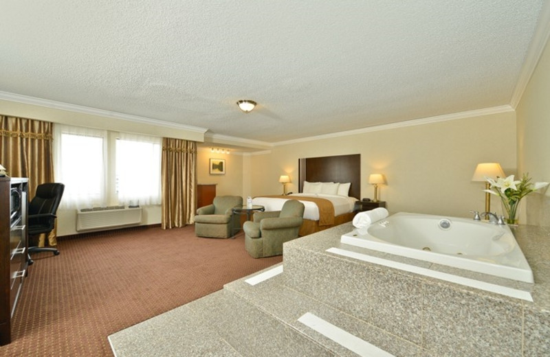 Jacuzzi suite at Clarion Hotel Federal Way.