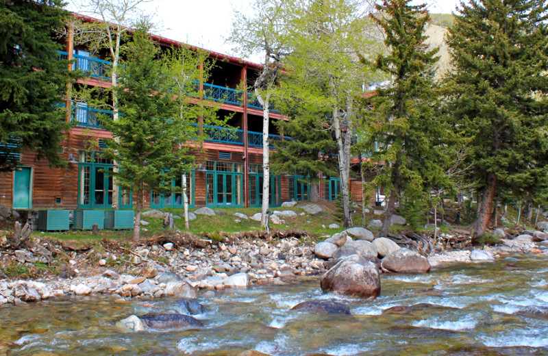 Exterior view of Rock Creek Resort.