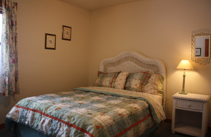 Cabin bedroom at Heritage Cabin.