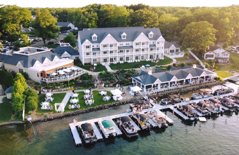 Exterior view of Bay Pointe Inn Lakefront Resort.