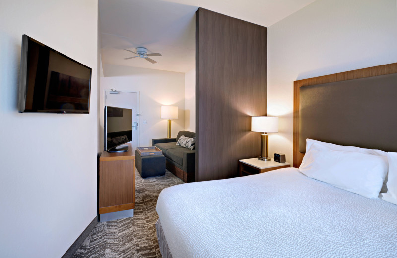 Guest room at SpringHill Suites Phoenix Glendale/Peoria.