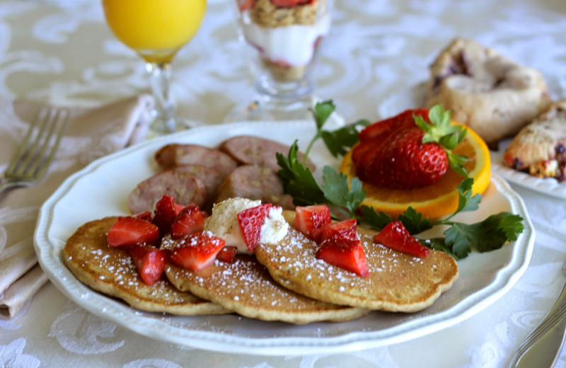 Breakfast at Agate Cove Inn.