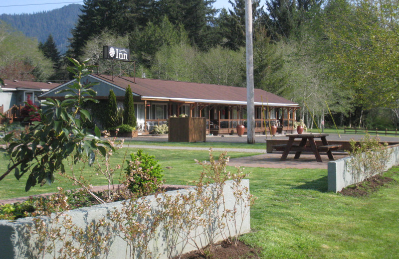 The expansive campus offers several picnic options; at the riverbank. within the native plant garden or by the RV sites.