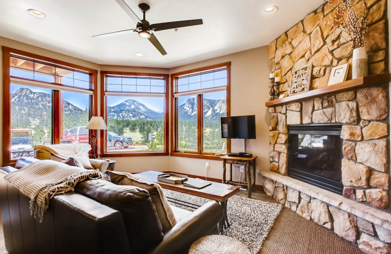 Guest living room at Black Canyon Inn.