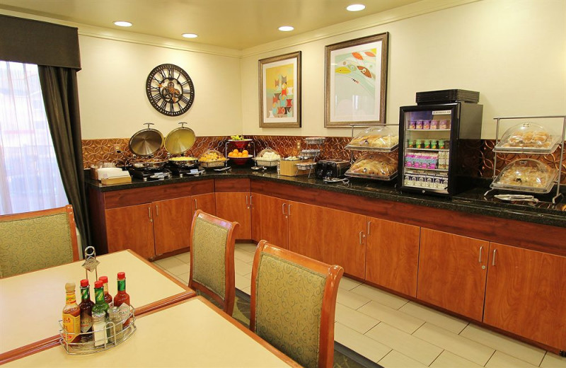 Dining at Baymont Inn & Suites Flagstaff.