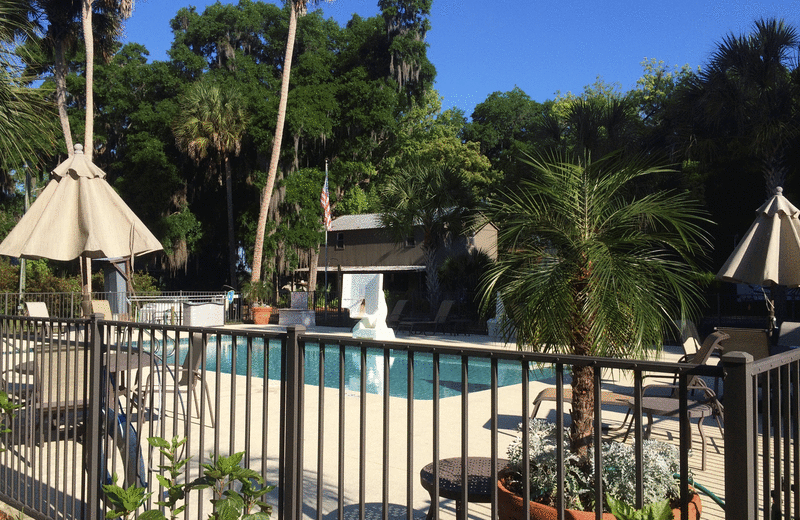 Outdoor pool at Welaka Lodge 