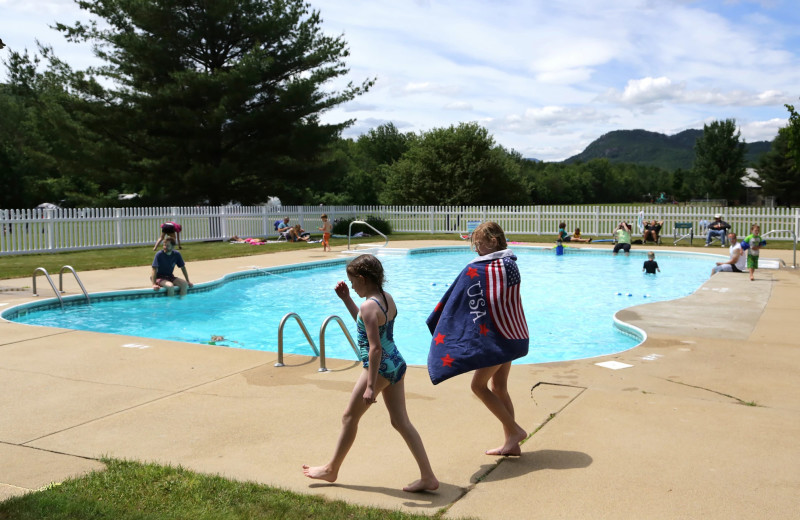 Outdoor pool at Yogi Bear's Jellystone Park™ Camp-Resort Glen Ellis.