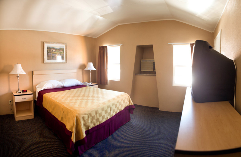 Guest room at Napa Discovery Inn.