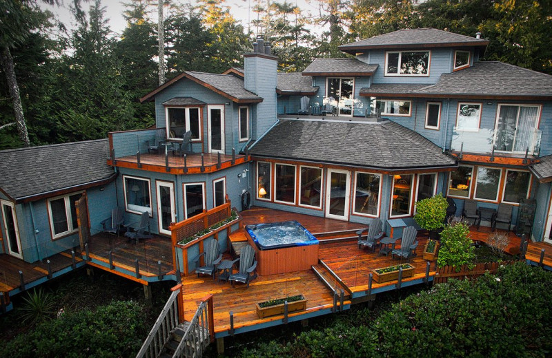 Exterior view of A Snug Harbour Inn.