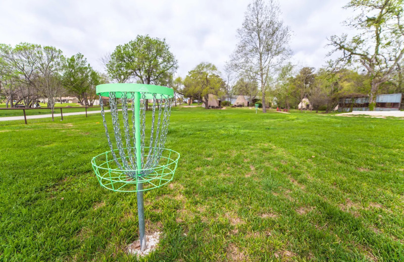 Disc golf at Geronimo Creek Retreat.