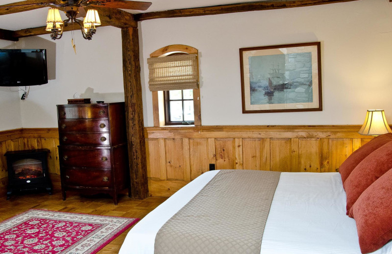 Guest bedroom at The Lodges at Gettysburg.