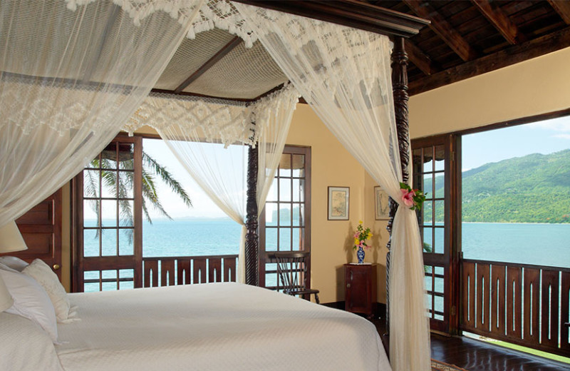 Guest bedroom at Bluefields Bay Villas.