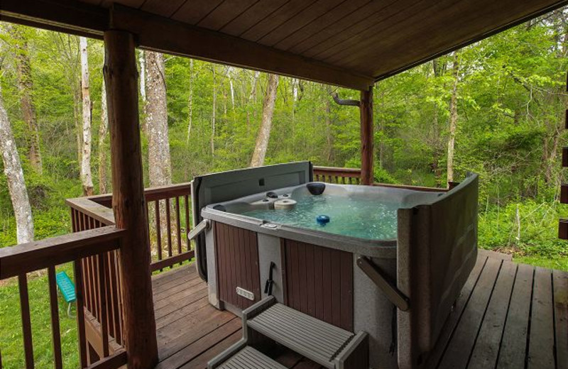 Chalet hot tub at Old Man's Cave Chalets.