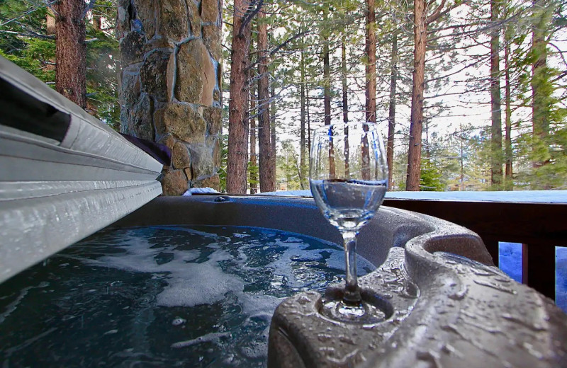 Hot tub at Mammoth Stonegate.
