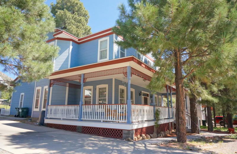 Exterior view of Starlight Pines B & B.