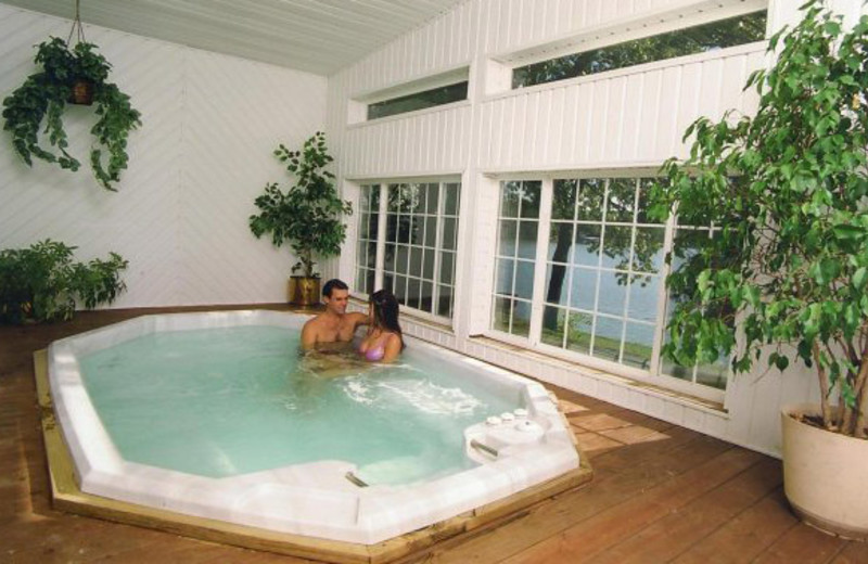 Indoor hot tub at Lakeview Resort.