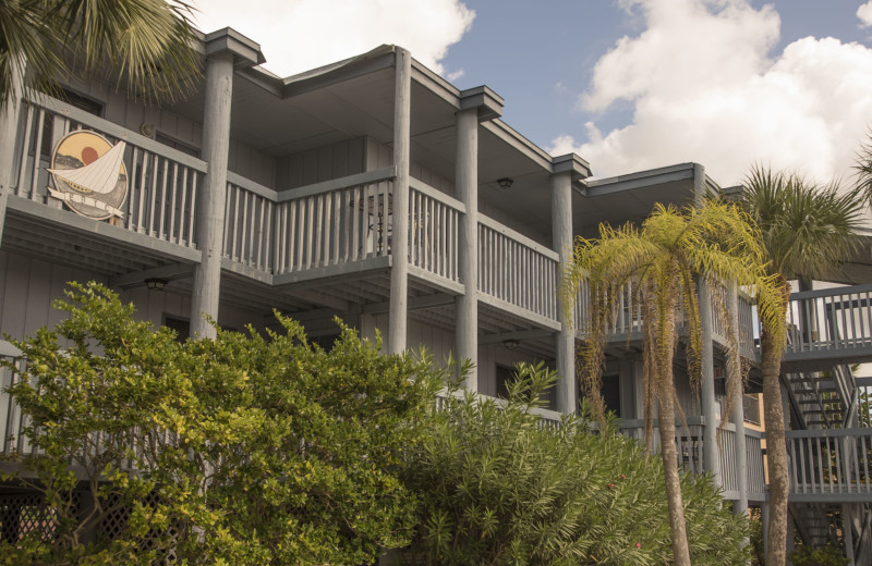 Exterior view of Englewood Beach & Yacht Club.