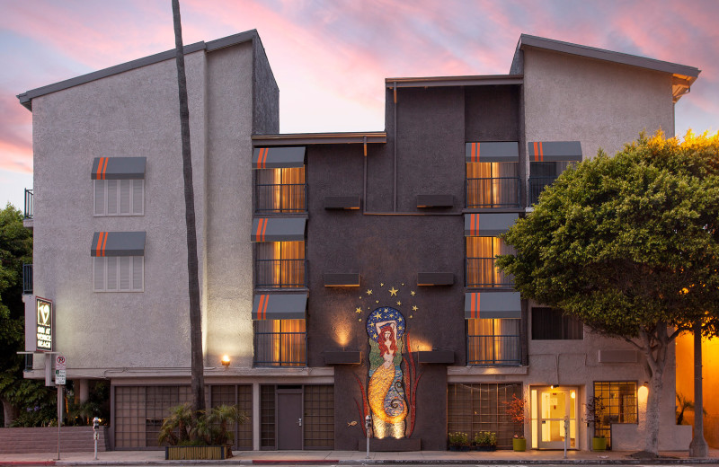 Exterior view of The Inn at Venice Beach.