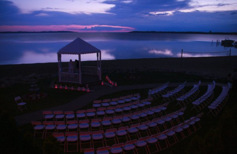 Outdoor wedding at ParkShore Resort.