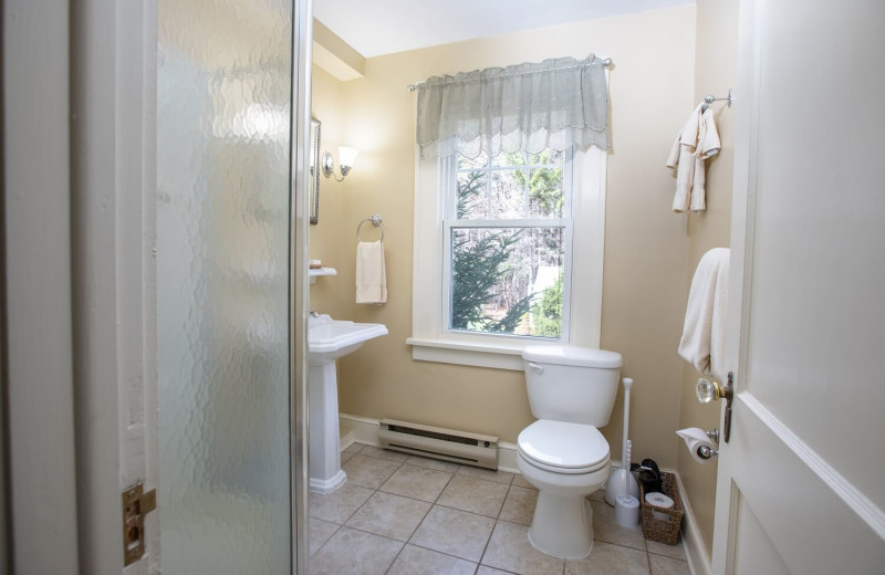 Guest bathroom at Mountaintop Lodge at Lake Naomi.