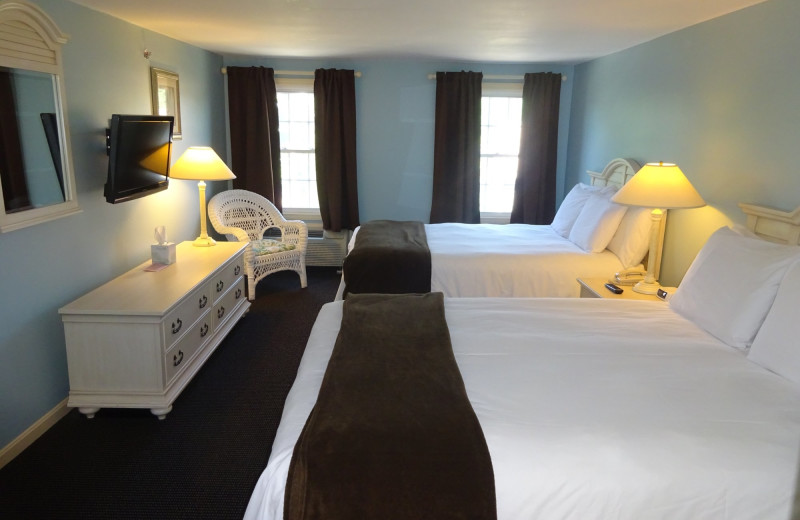 Guest bedroom at OgunquitHotels.net.