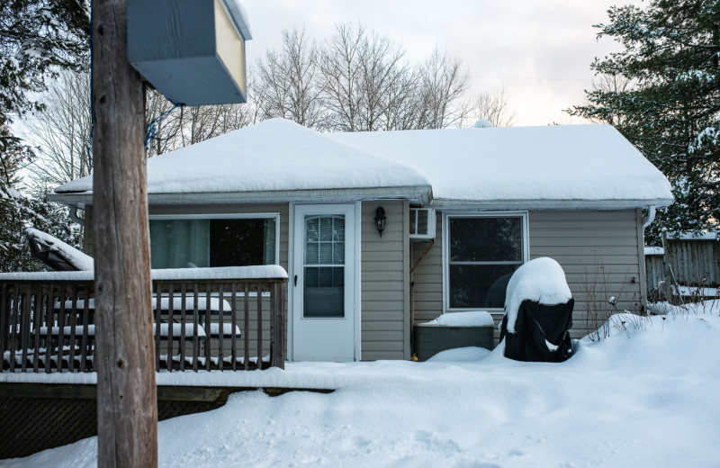 Cottage exterior at Myers Cave Resort.