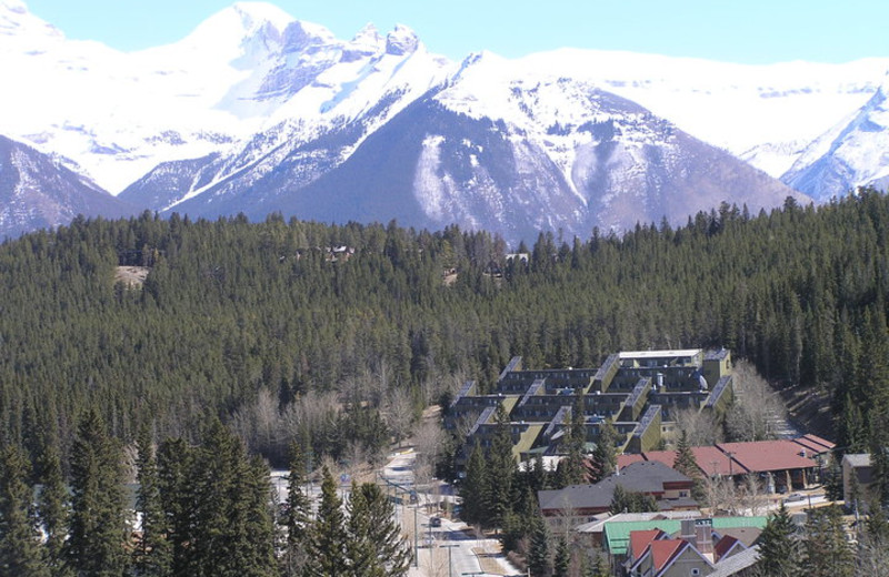 Aerial view of Banff Caribou Lodge.