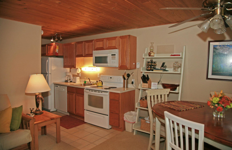 Guest kitchen and dining at Bay Point on the Lake.