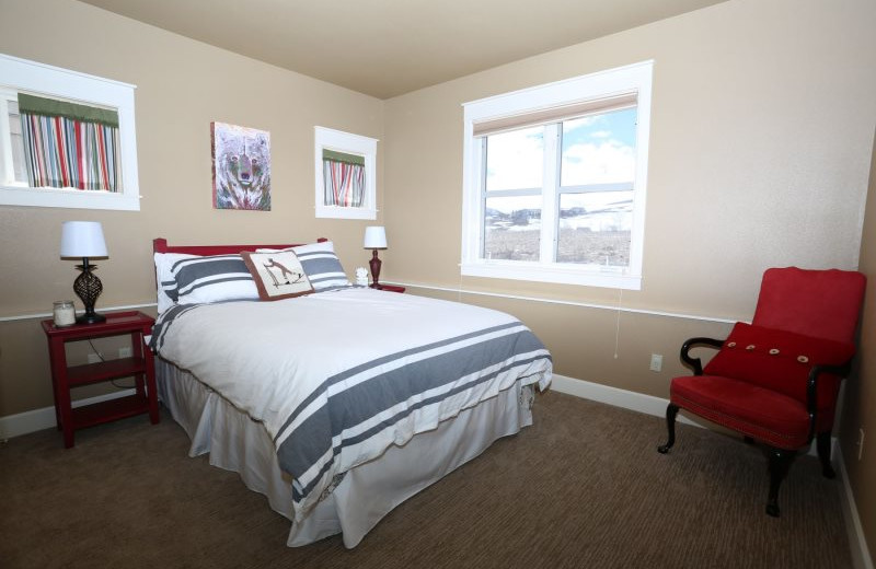 Rental bedroom at Alpine Getaways.