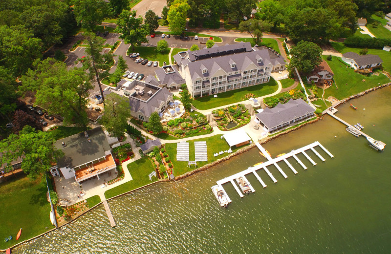Exterior view of Bay Pointe Inn Lakefront Resort.