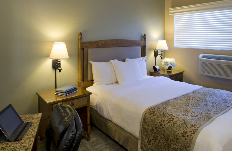 Guest room at Glorietta Bay Inn.