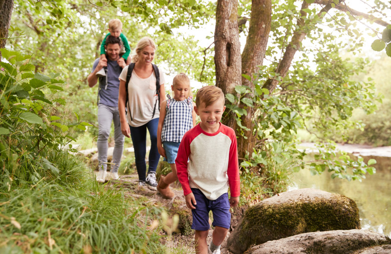 Family hiking at Acorn Lodge.