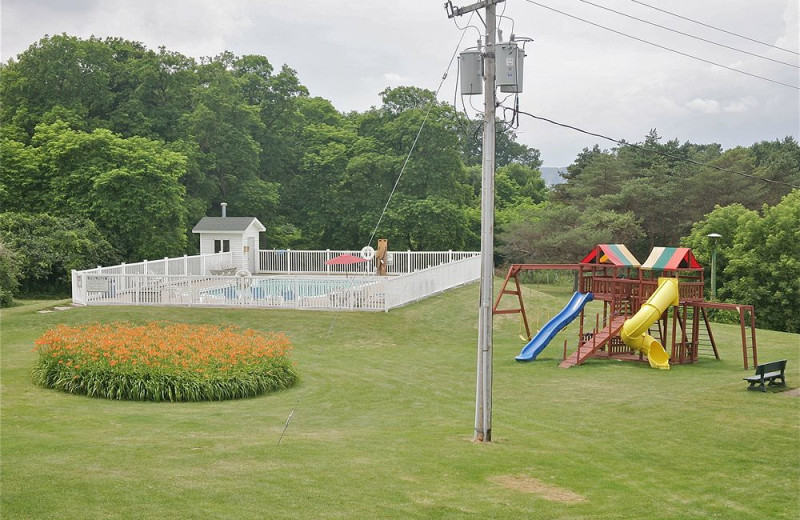 Grounds at Stone Fence Resort.