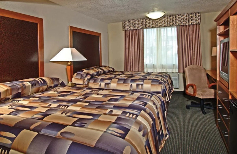 Guest room at Shilo Inn - Portland / Rose Garden.