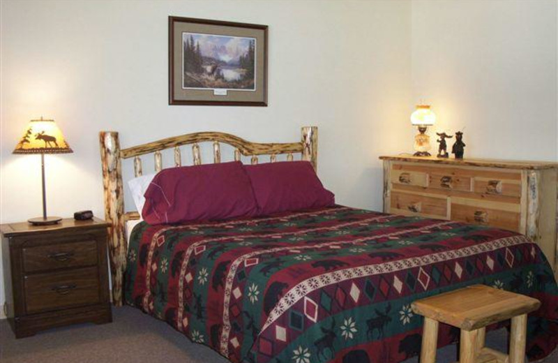 Guest bedroom at Montana High Country Lodge.