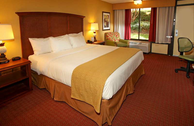 King bedroom at Rosen Inn at Pointe Orlando.