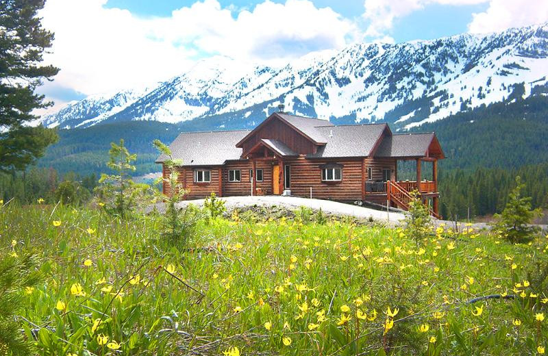 Exterior view of Bridger Vista Lodge.