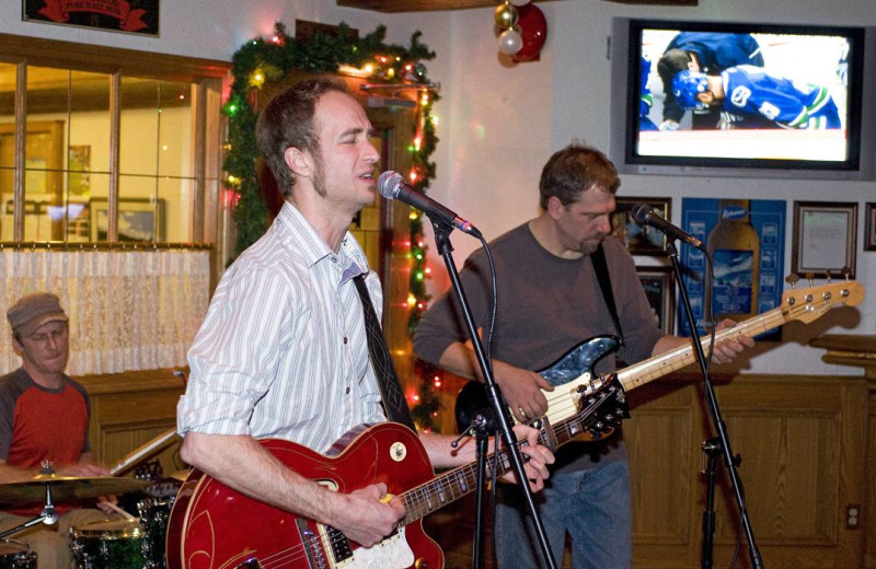 Live entertainment at Whistlers Inn.