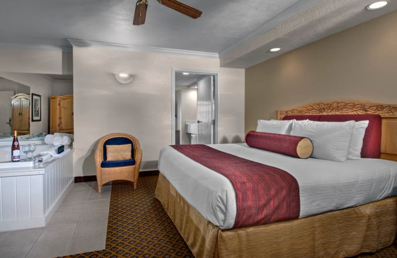Jacuzzi guest room at The Cherry Tree Inn & Suites.