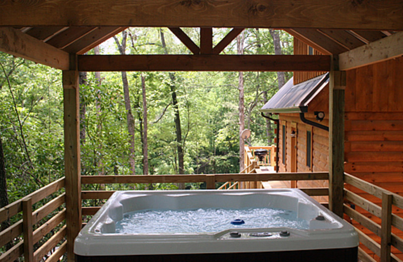 Hot tub at Rock Creek Cabins.